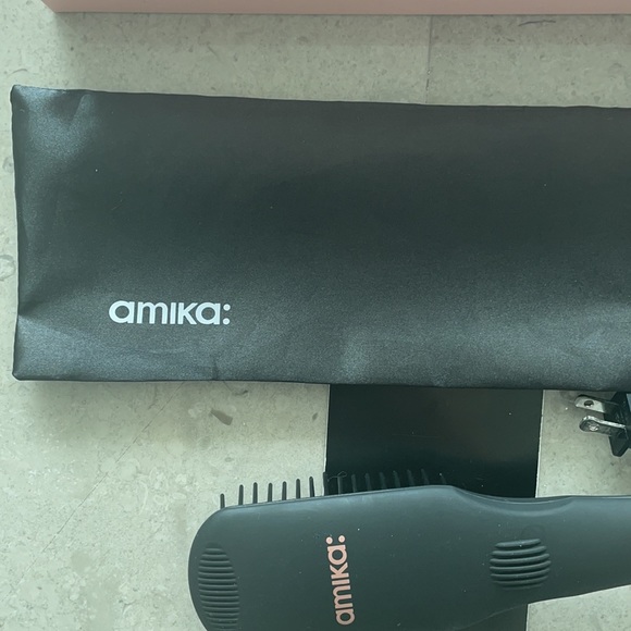 Amika: Polished Perfection Straightening Brush - Picture 5 of 8